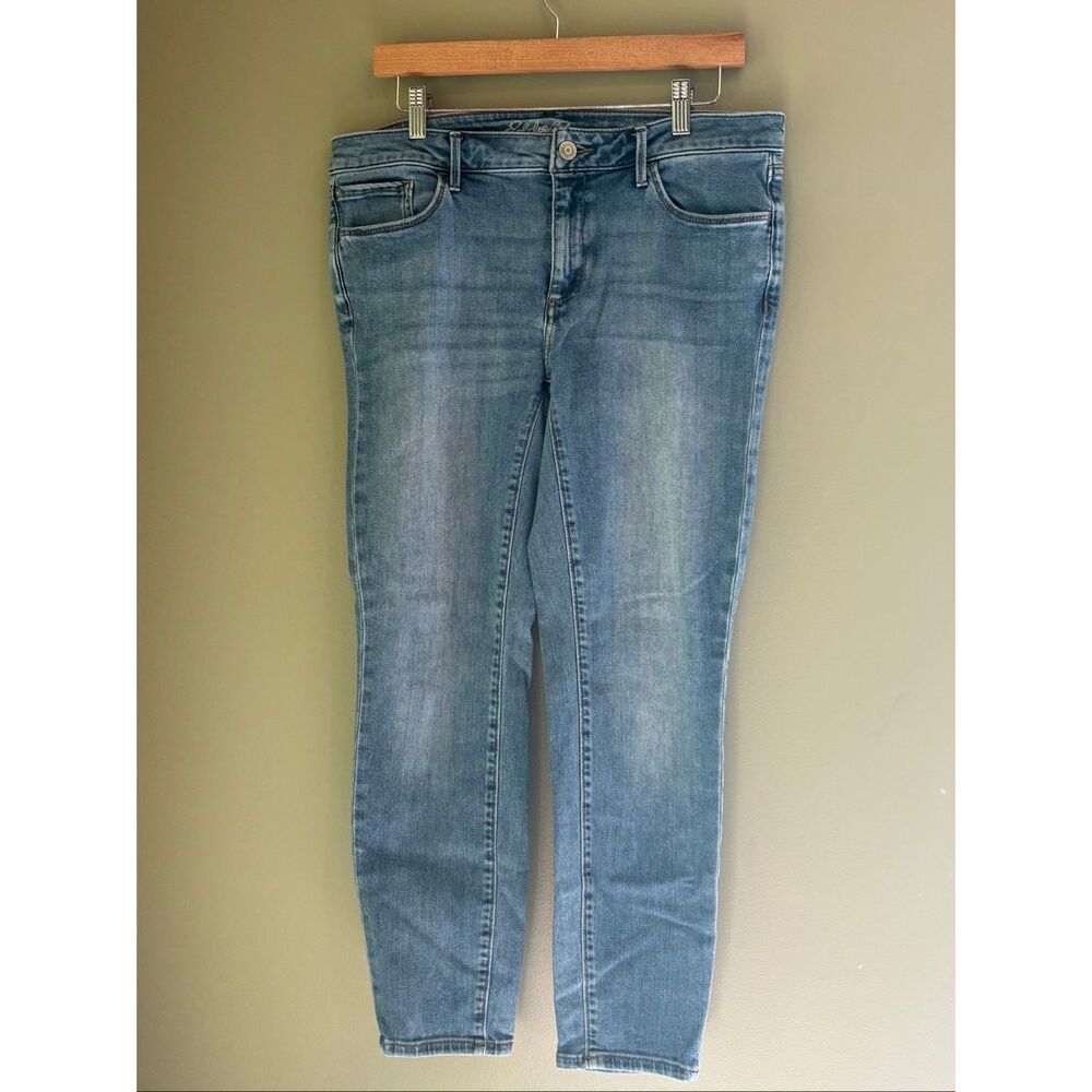 Eddie Bauer 12 slightly curvy skinny medium wash jeans